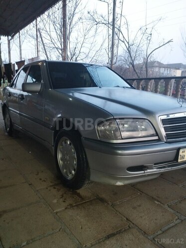Mercedes E 200-5