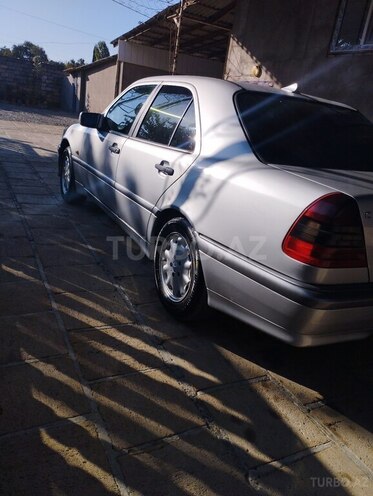 Mercedes E 200-6