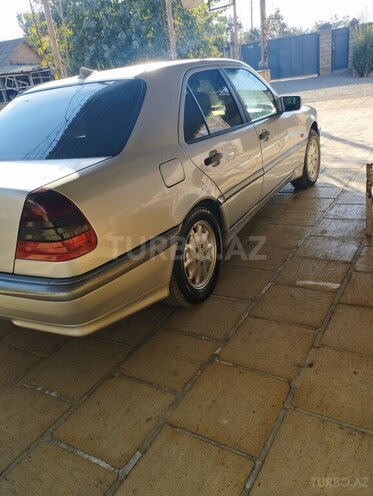 Mercedes E 200-8