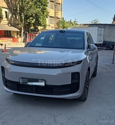 Li Auto L6-1