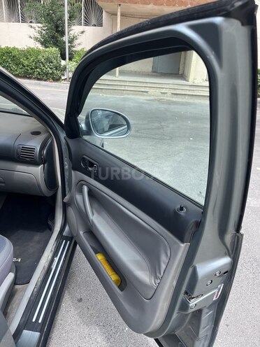 Volkswagen Passat-18