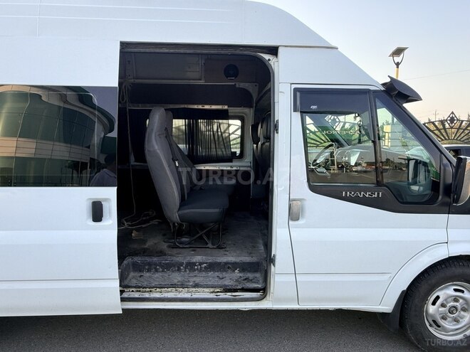 Ford Transit-10