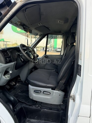 Ford Transit-11