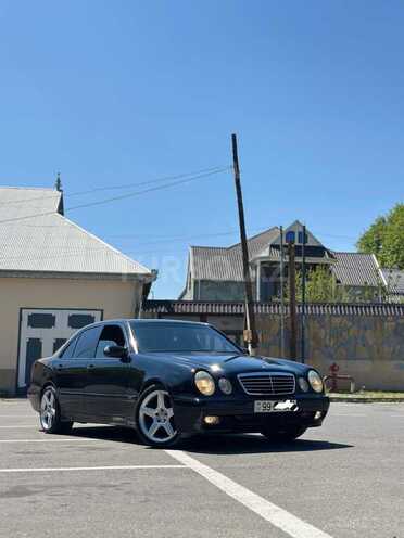 Mercedes E 200-1