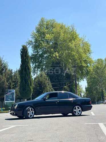 Mercedes E 200-3