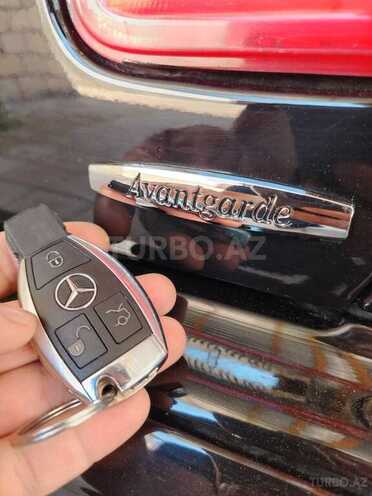 Mercedes E 200-11