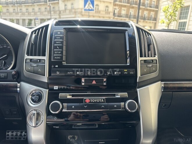 Toyota Land Cruiser-18