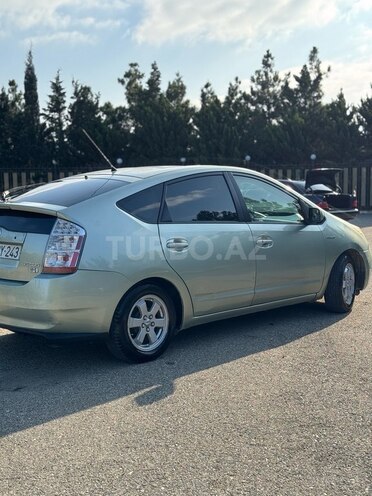 Toyota Prius-4