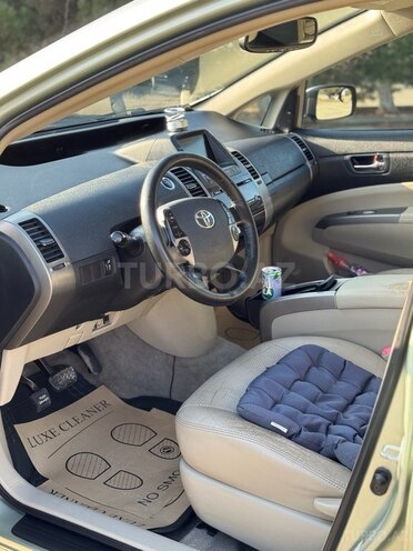 Toyota Prius-8