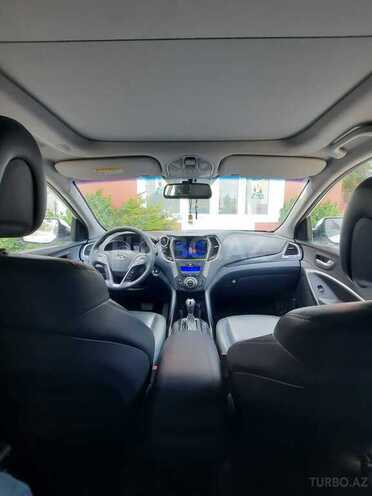 Hyundai Santa Fe-12