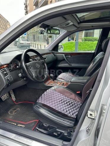 Mercedes E 320-13
