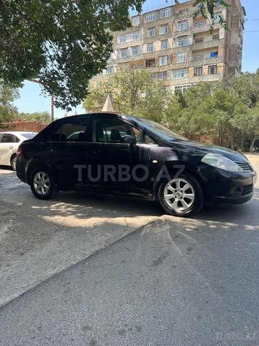 Nissan Tiida-4