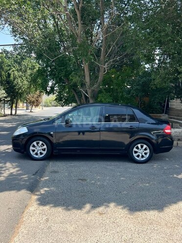Nissan Tiida-5