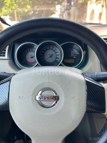 Nissan Tiida-10