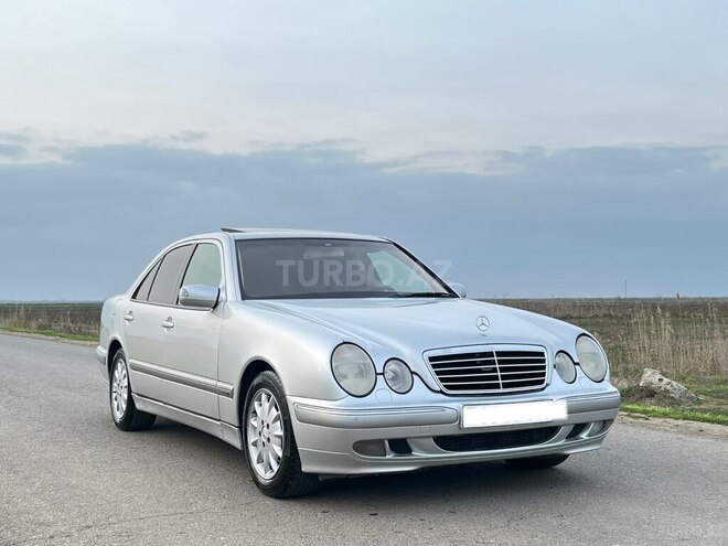 Mercedes E 270-1