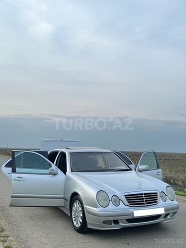 Mercedes E 270-3