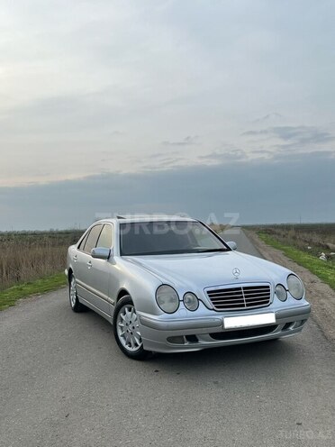 Mercedes E 270-6