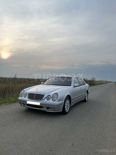 Mercedes E 270-9