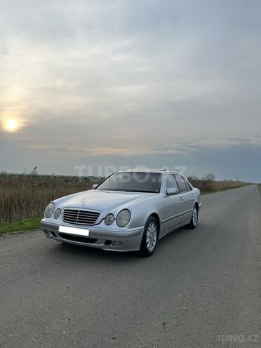 Mercedes E 270-8