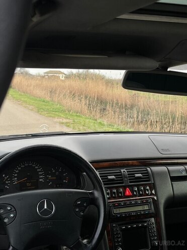 Mercedes E 270-12