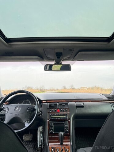 Mercedes E 270-13