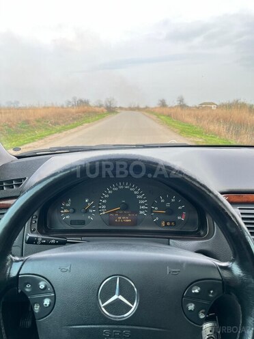 Mercedes E 270-15