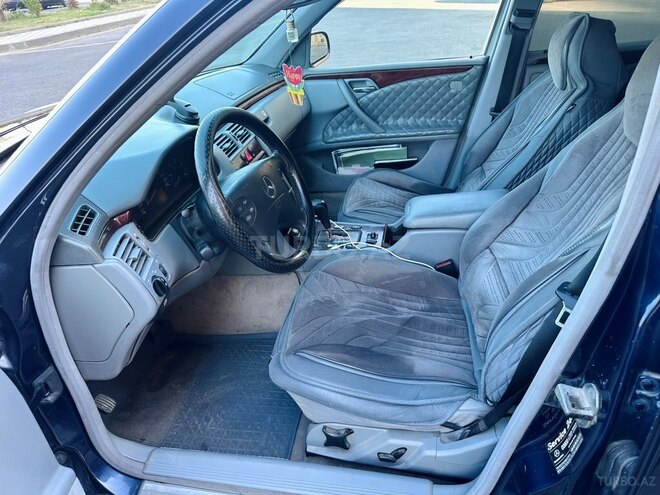 Mercedes E 270-7