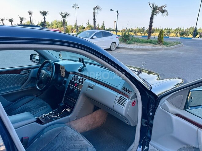 Mercedes E 270-12