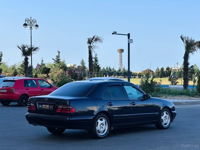 Mercedes E 270-19
