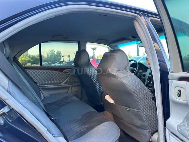 Mercedes E 270-11