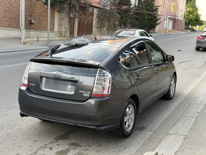 Toyota Prius-8