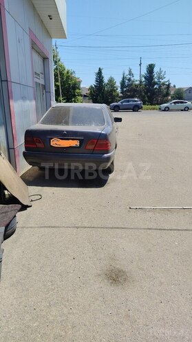 Mercedes E 200-2