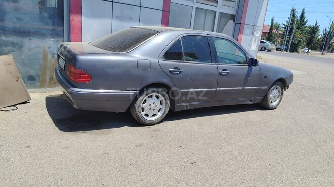 Mercedes E 200-4