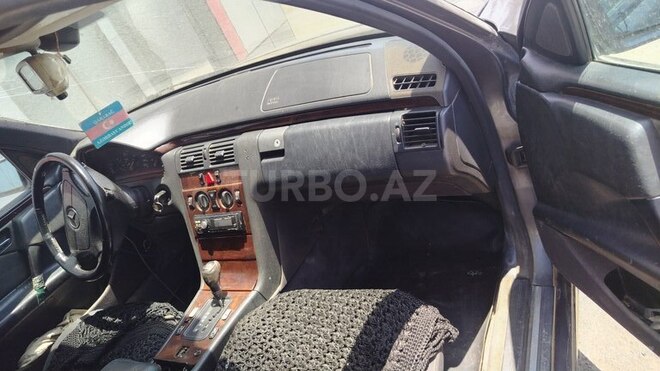 Mercedes E 200-5