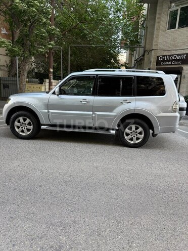 Mitsubishi Pajero-4