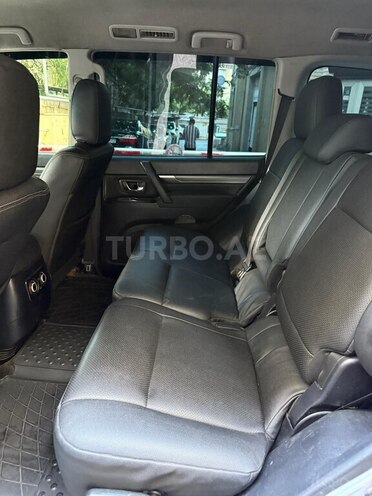 Mitsubishi Pajero-5