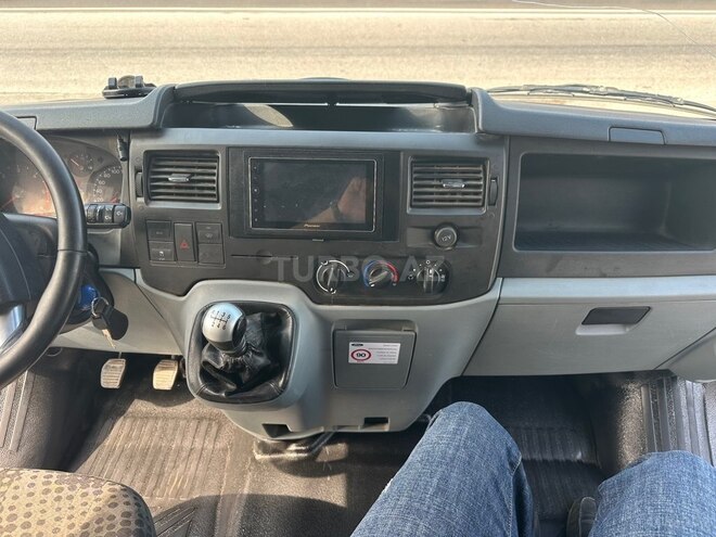 Ford Transit-4