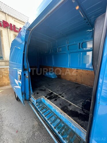 Ford Transit-8