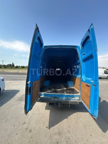 Ford Transit-9