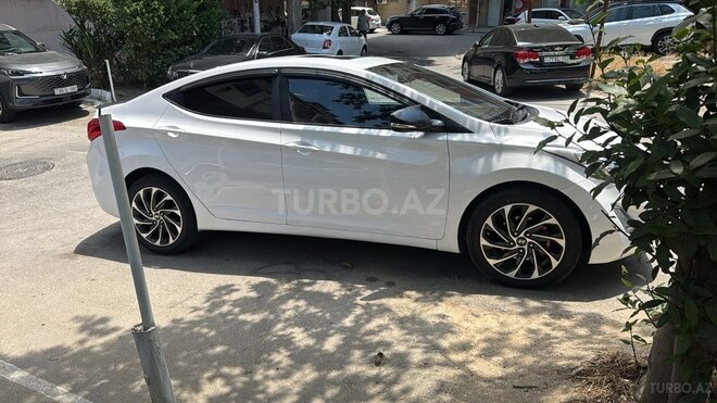 Hyundai Elantra-4
