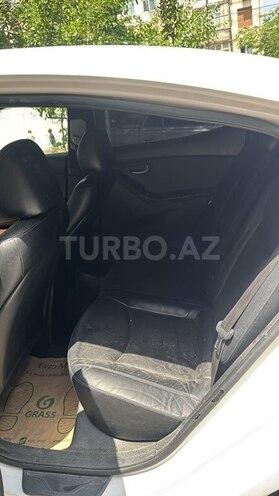 Hyundai Elantra-6