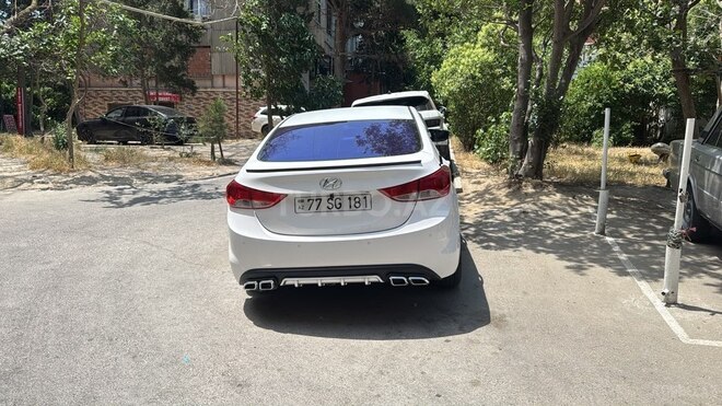 Hyundai Elantra-3