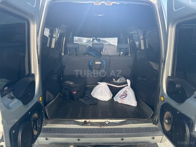 Ford Tourneo Connect-9