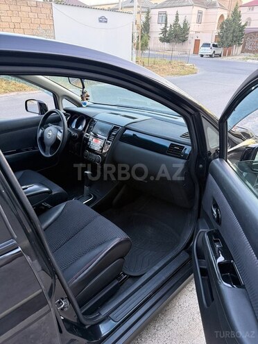 Nissan Tiida-12