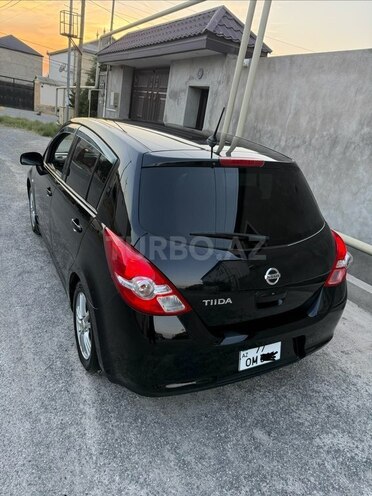 Nissan Tiida-5