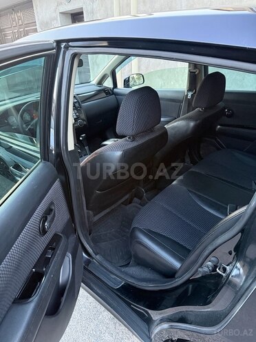 Nissan Tiida-14