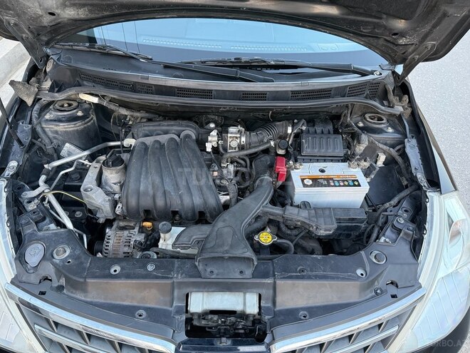 Nissan Tiida-11