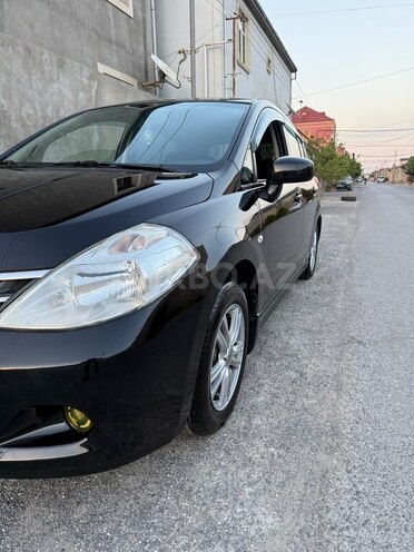 Nissan Tiida-21