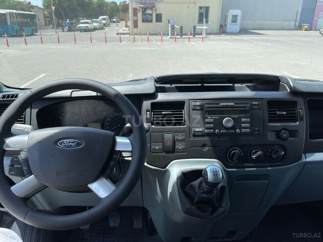 Ford Transit-9