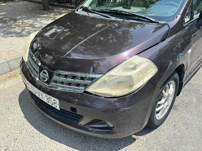 Nissan Tiida-11